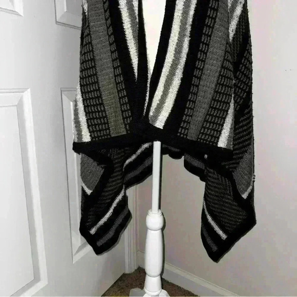A.N.A Black & Gray Striped Knit Sleeveless Open Front Cardigan Women’s Medium - Picture 3 of 10